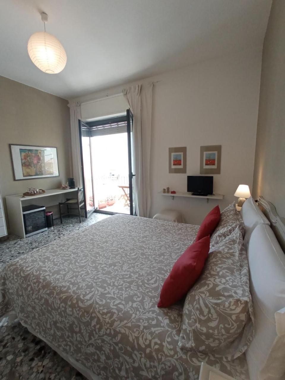 Myhouse Hotel Olbia Bagian luar foto