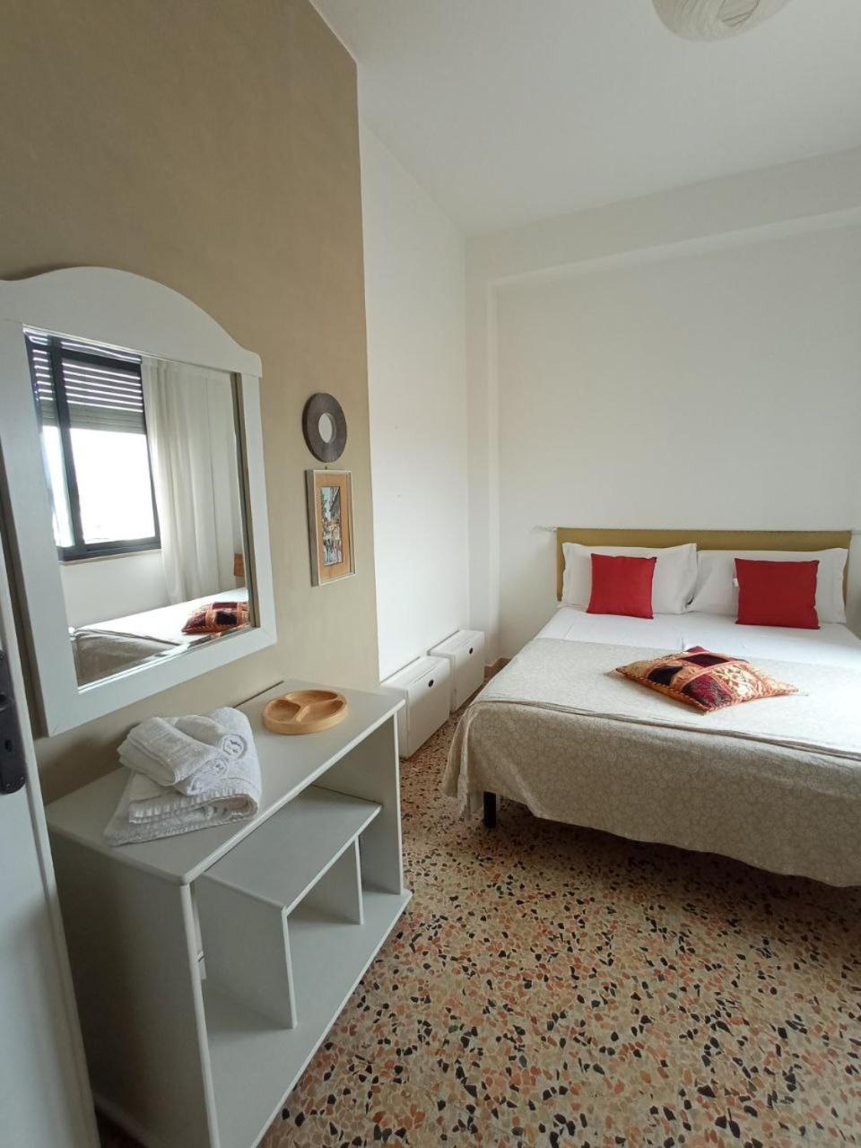 Myhouse Hotel Olbia Bagian luar foto