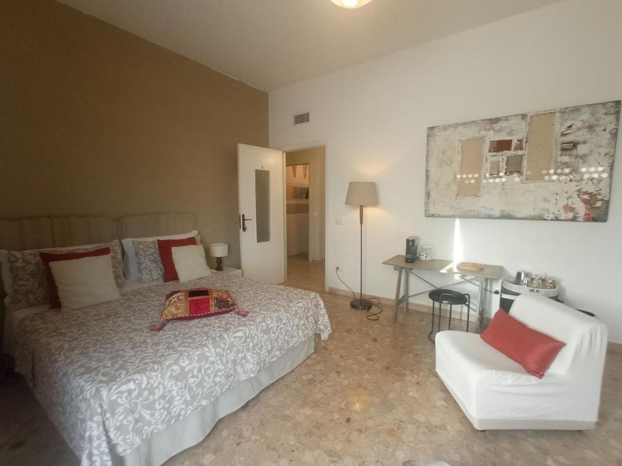 Myhouse Hotel Olbia Bagian luar foto